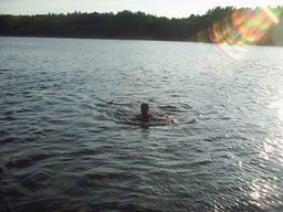 Григорий плавает в озере