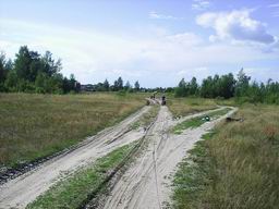 Асфальт кончился. Едем по песчаной грунтовке