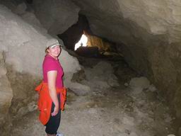 Андриана в пещере