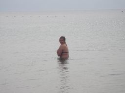 Андриана купается в Красном море