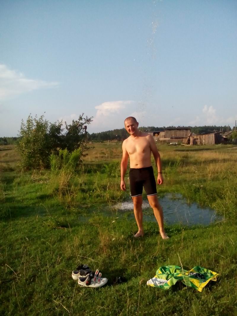 Купальные процедуры в Лесном. На фото Алексей Кузнецов