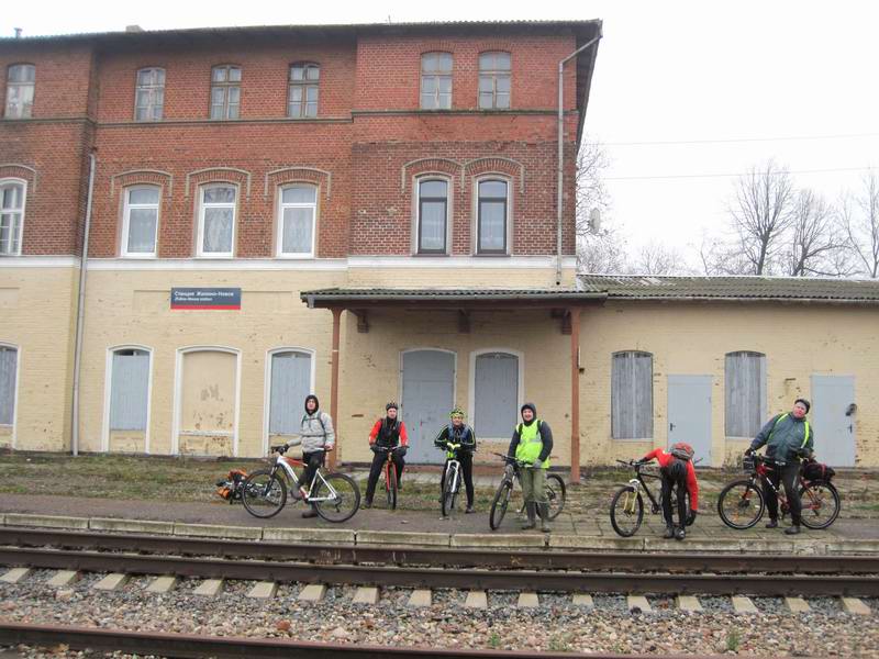Станция Жилино-Новое. На фото: Олег Антонян, Евгений Приставко, Александр Борисенков, Андрей Барышников, Антон Черненков, Фёдор Щербина