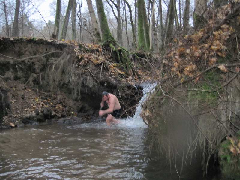 Алексей Клименков окунулся в водопад