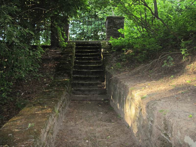 Лестница к кладбищу ПМВ