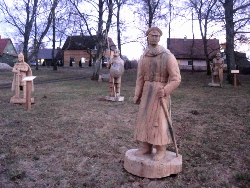 Скульптурная композиция в Грачёвке