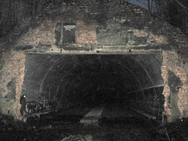 Въезжаю в заброшенный туннель