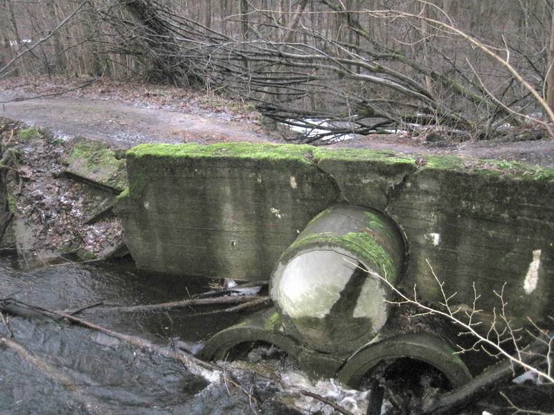 Вид с другой стороны дороги