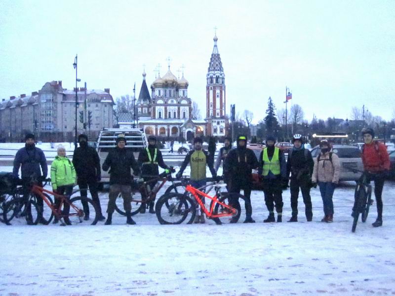 Стартовое фото. Слева направо: Леонид Владимиров, Ольга Брановицкая, Всеволод Голубков, Борис Мошняга, Вячеслав Ксеневич, Андрей Рудько, Алексей Сажин, Дмитрий Ливенцев, Сергей Мезенов, Константин Богомолов, Елена Захарченко, Антон Черненков