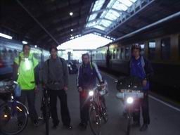 Южный вокзал. На фото Сергей Акифьев, Денис Акифьев, Андрей Долгопалец, Сергей Мезенов