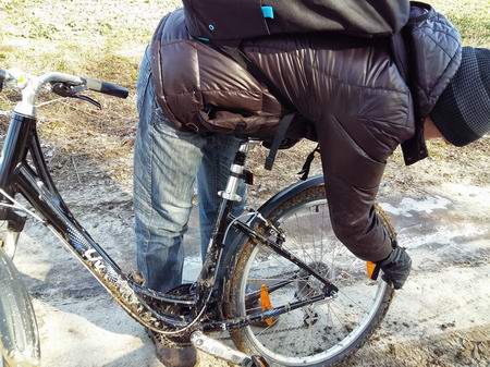 Дмитрий Петухов чистит вел Александры Лебедевой