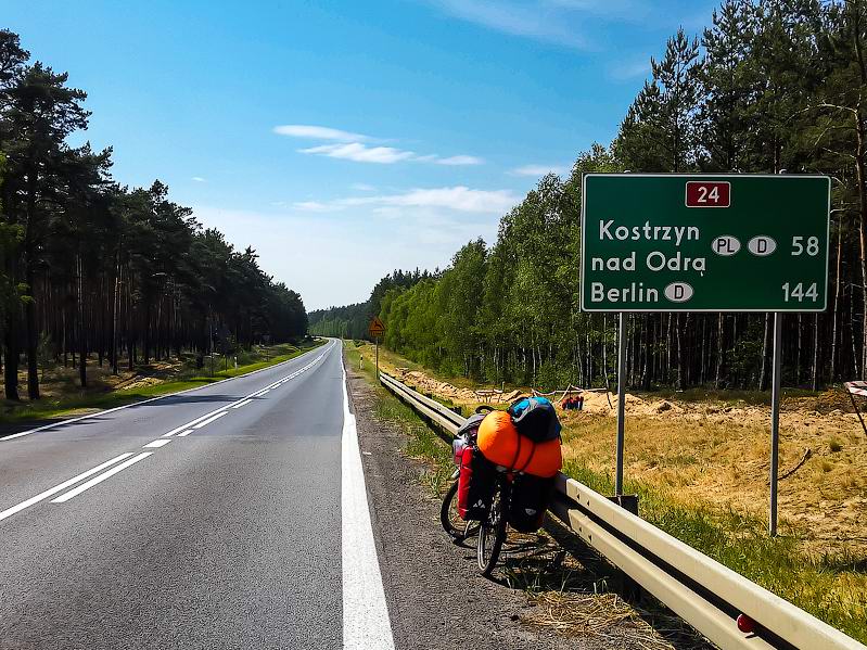 <a href='http://koenigbicycle.ru/js/ymapload/mapload.htm?maps/v1538tr.kml&52.5894444444444&15.4241666666667&17&hybrid'><img src='/images/Yandex_Maps_logo_25px.gif'></a> <a href='https://www.google.com/maps?z=15&t=h&q=52.5894444444444,15.4241666666667' target='_blank'><img src='/images/25px-Google_Maps_icon.jpg'></a>