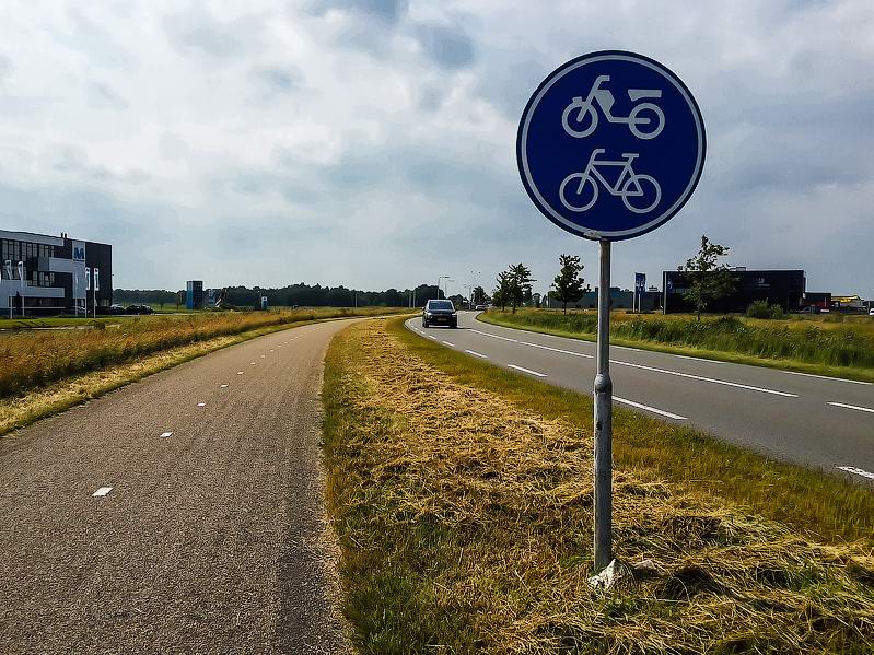 <a href='http://koenigbicycle.ru/js/ymapload/mapload.htm?maps/v1538tr.kml&52.5483333333333&6.6525&17&hybrid'><img src='/images/Yandex_Maps_logo_25px.gif'></a> <a href='https://www.google.com/maps?z=15&t=h&q=52.5483333333333,6.6525' target='_blank'><img src='/images/25px-Google_Maps_icon.jpg'></a>