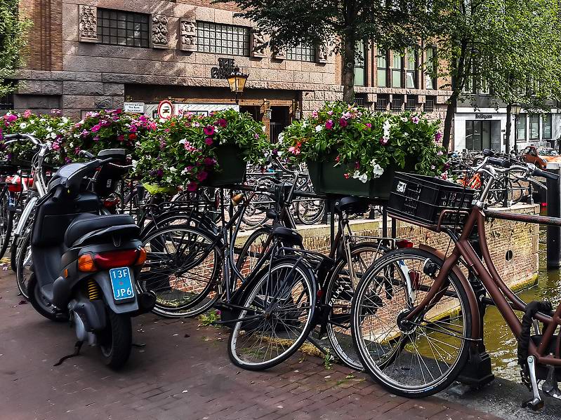 <a href='http://koenigbicycle.ru/js/ymapload/mapload.htm?maps/v1538tr.kml&52.365&4.89777777777778&17&hybrid'><img src='/images/Yandex_Maps_logo_25px.gif'></a> <a href='https://www.google.com/maps?z=15&t=h&q=52.365,4.89777777777778' target='_blank'><img src='/images/25px-Google_Maps_icon.jpg'></a>