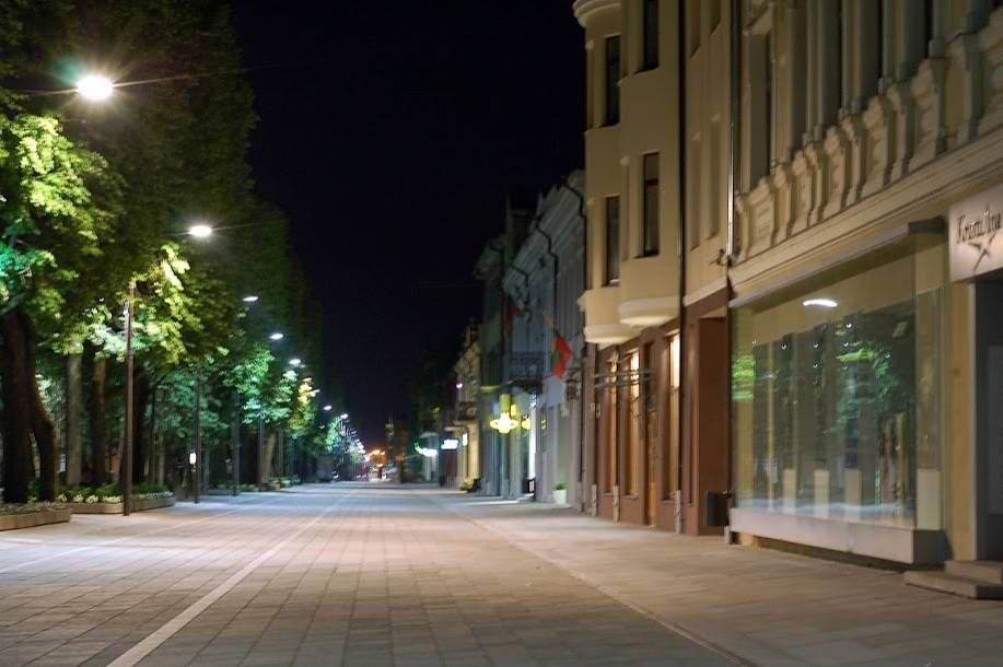 Пешеходная,ночная улица в Каунасе.