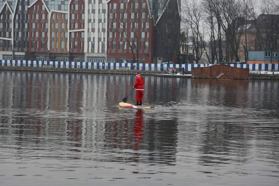Нас встречает Дед Мороз