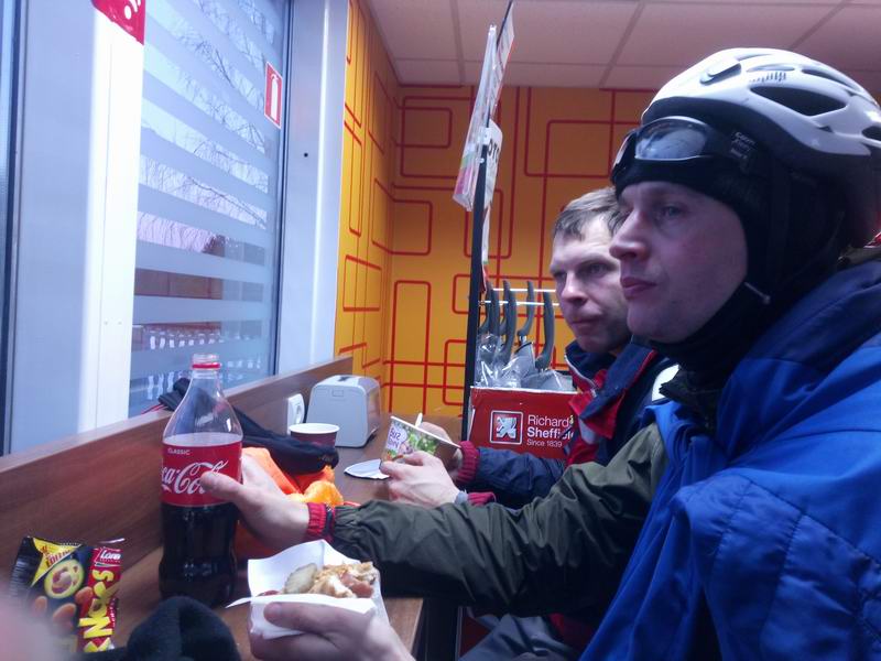 Перекус на заправке в Ижевском