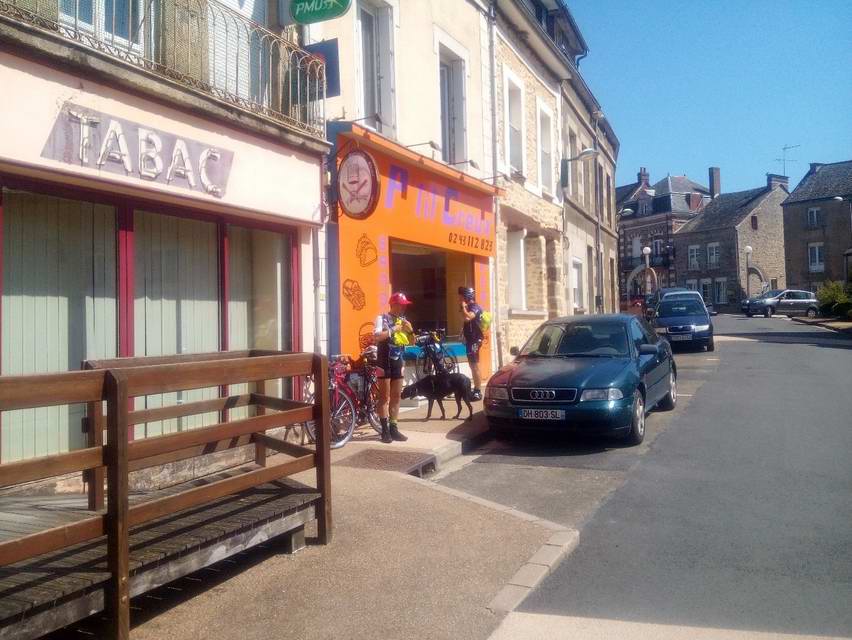 Place des Halles, Виллэн-ла-Жуель