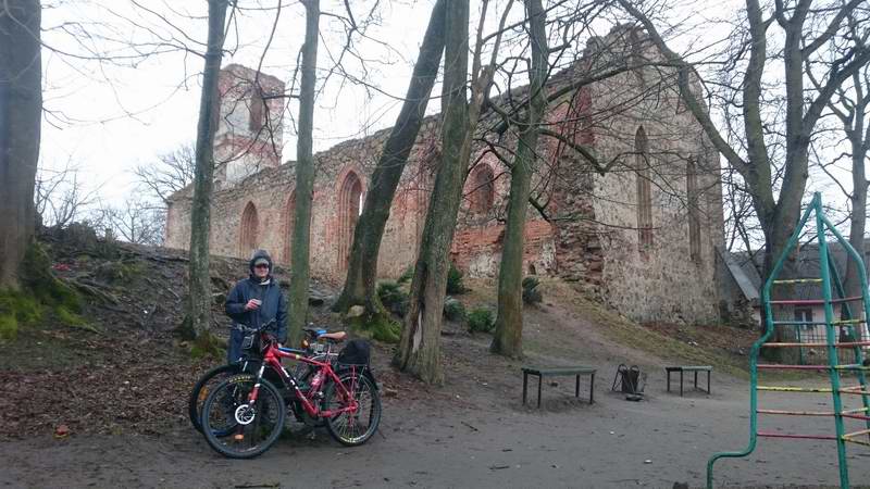 Наконец привал, греемся чаем, дождь закончился