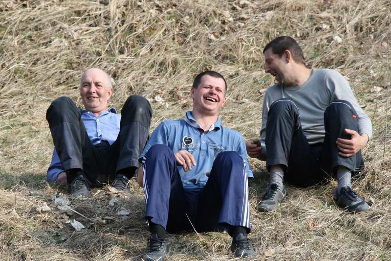 Угораем на большом привале, в прямом смысле, солнце жарит
