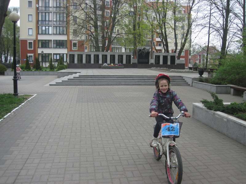 Проезжаем через памятник ВОВ