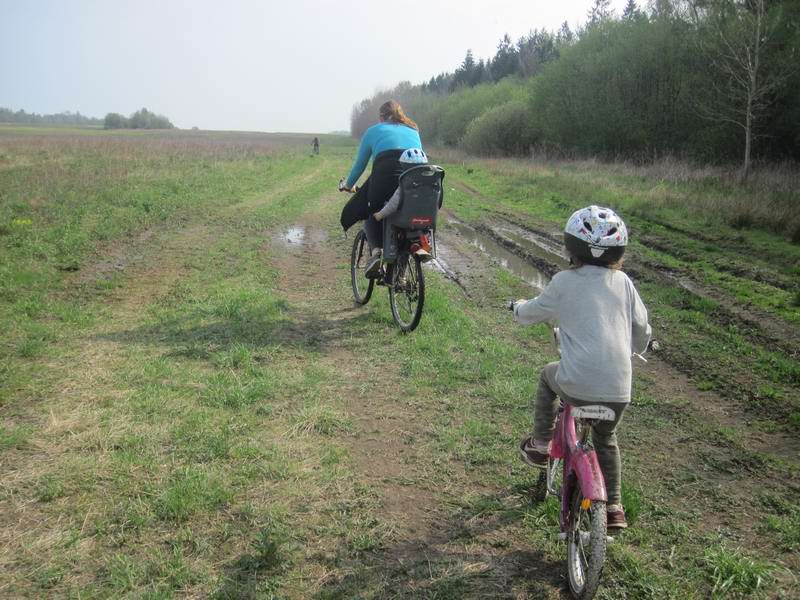 После дождя встречаются лужи, но все они объезжаемы