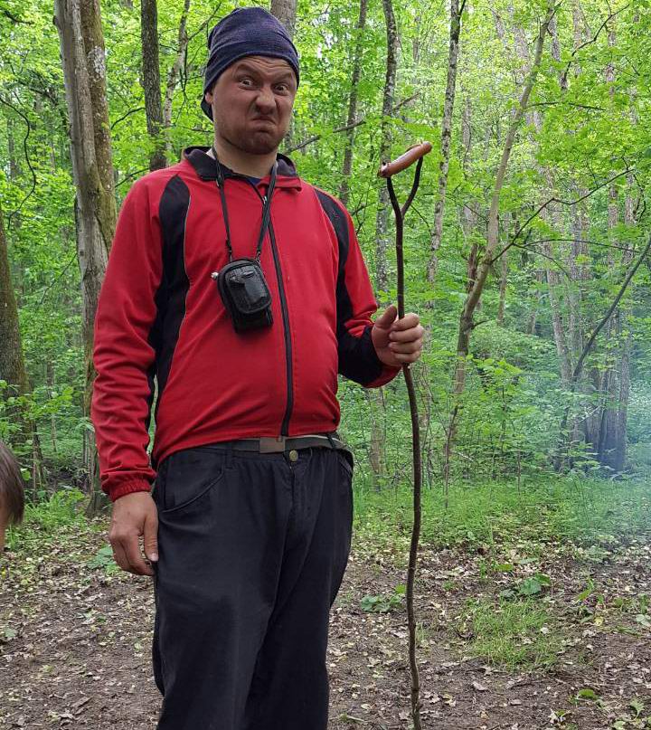 Сергей Мезенов с сосиской