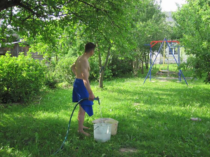 Андрей Громов с водным пистолетом на финише