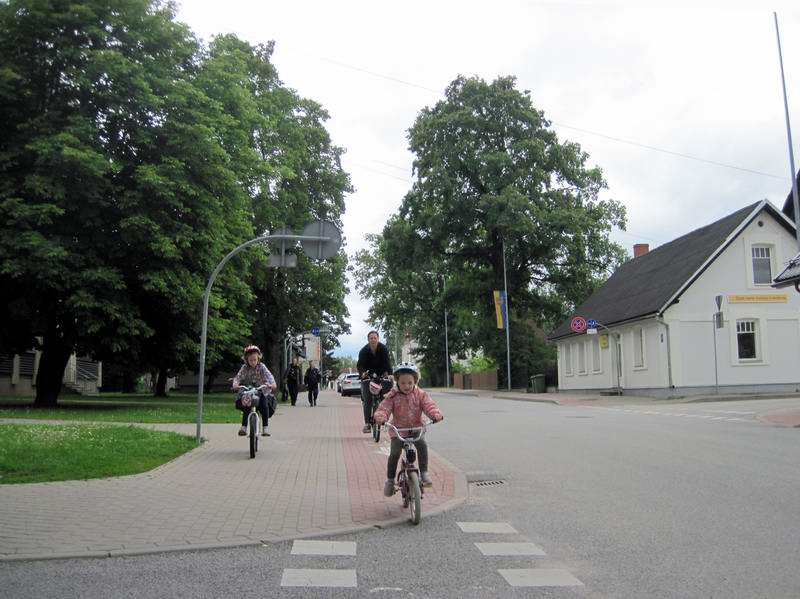 По ул. Станционной