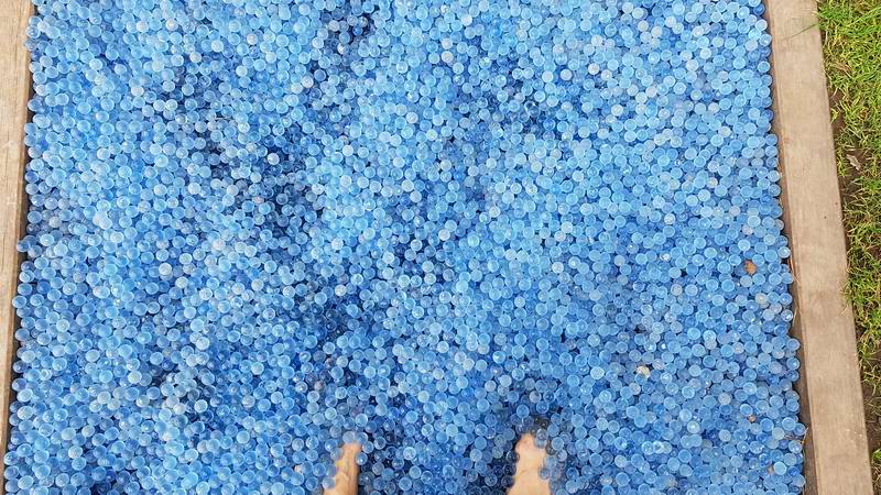 Голубые стеклянные шарики