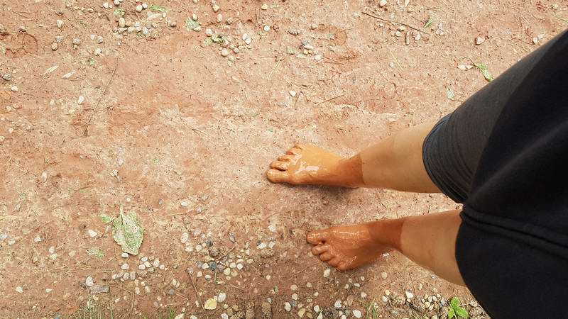 На дне этого бассейна была красная глина. А смывали мы это всё в Гауе