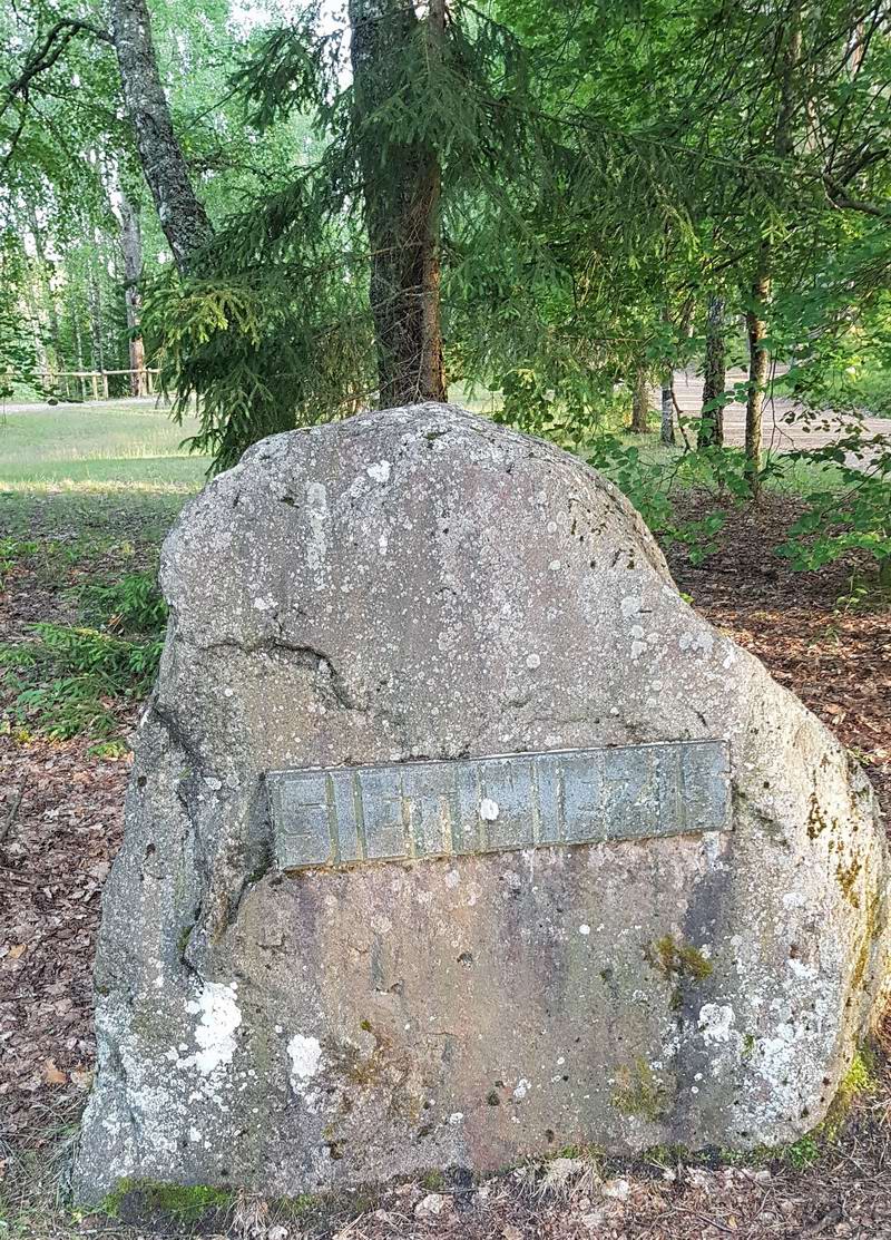 Камень с надписью 'Сетинезис'
