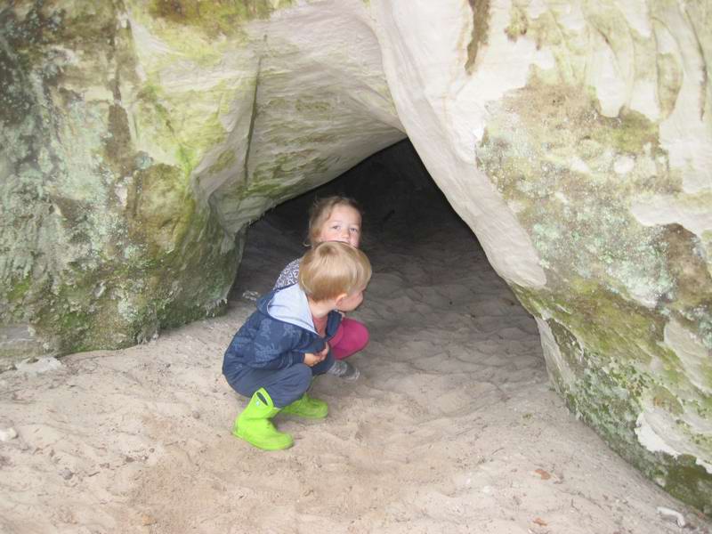 Дети в пещере