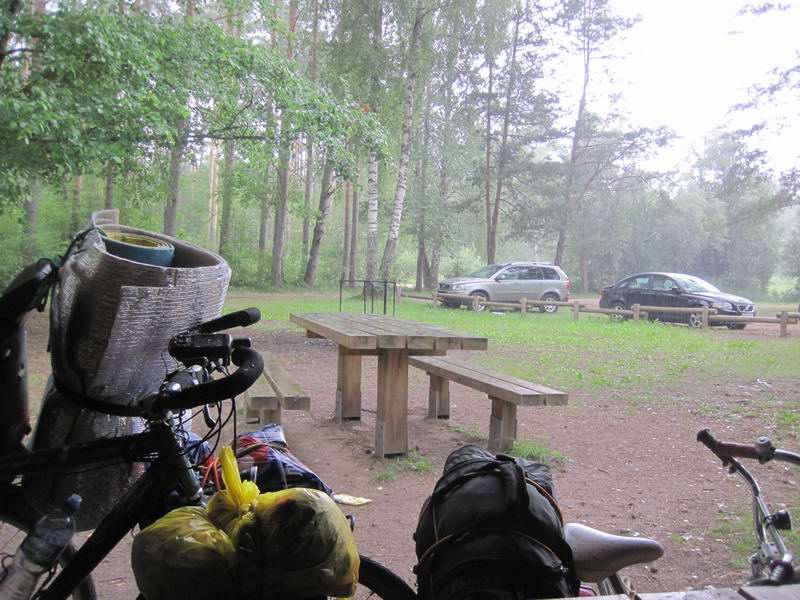 Но тут начался дождь