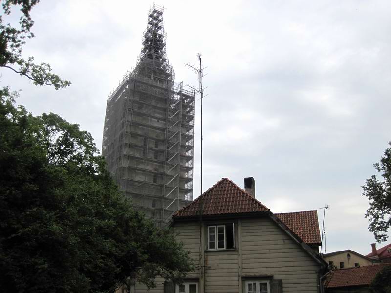 Колокольня церкви Святого Иоанна в лесах