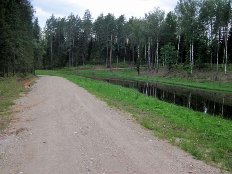 Проезжаем мимо озера