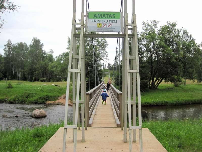 Висячий мост через р. Амату