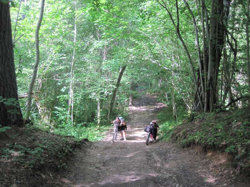 Чтобы отъехать от реки, нужно, естественно, подниматься в горку