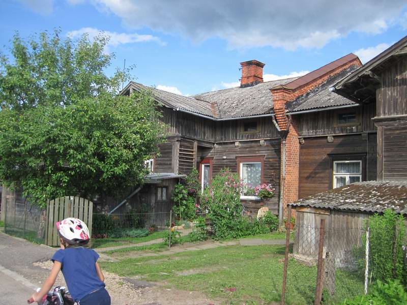 Деревянный дом в Лигатне