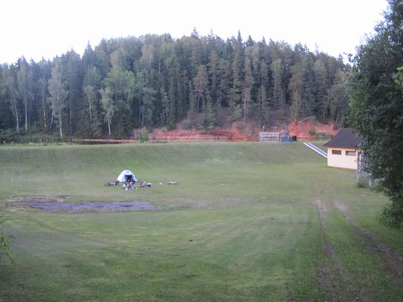 Сотрудник электростанции разрешил поставить здесь палатку