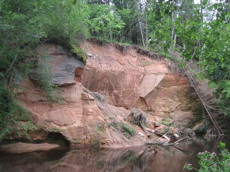 Скалы на реке Брасла