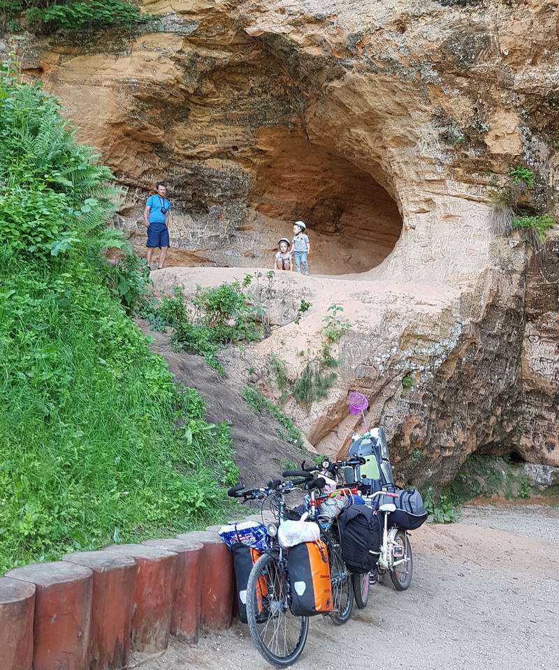 Лазим по пещерам