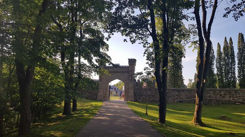 Андриана пошла смотреть Сигулдский замок