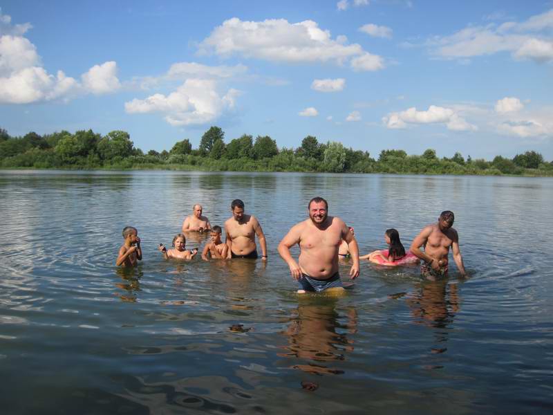 Участники сразу пошли купаться
