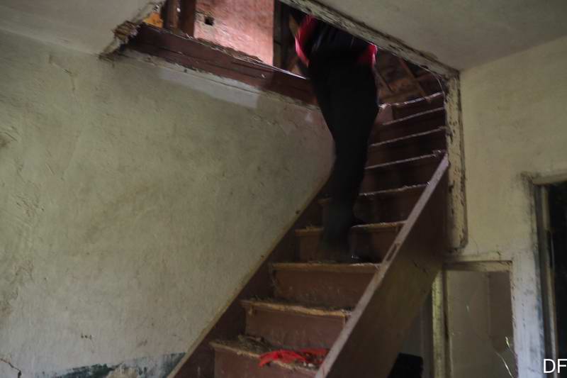 Пошли в дом на экскурсию