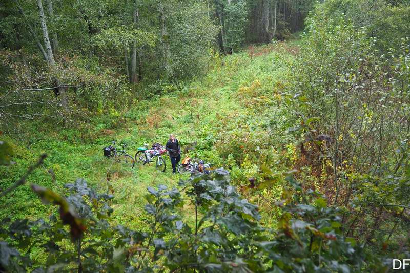Борис Мошняга остался сторожить велосипеды ;)