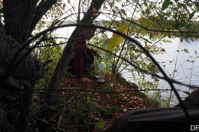 Сергей Мезенов на развалинах моста через Немонин