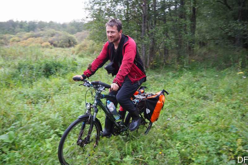 Сергей Мезенов выезжает из джунглей