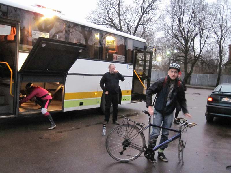 Автобус до Карснознаменска оказался до Советска, где должна быть пересадка в маленький ПАЗик.