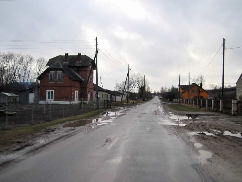 Выезд из Ульяново мимо бывшего вокзала узкоколейки