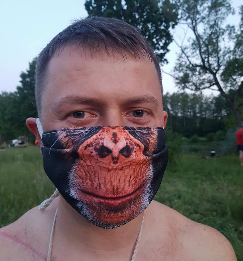 Сергей Мезенов соблюдает масочный режим